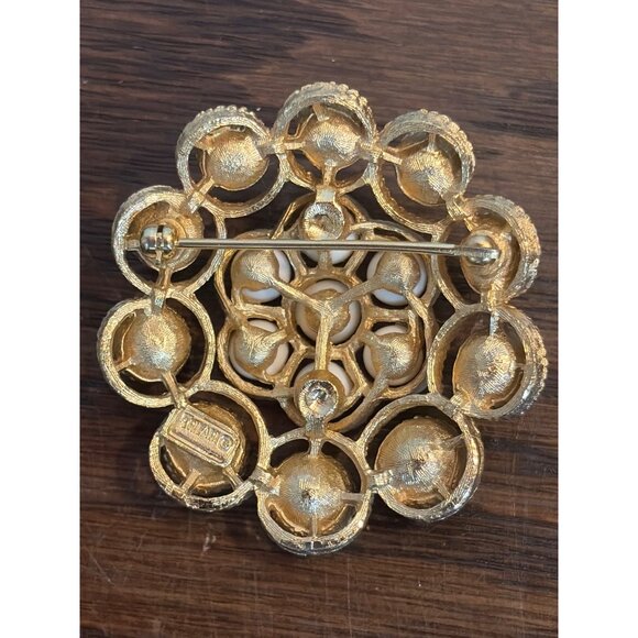 Vintage Trifari Gold-Tone Brooch White Cabochon Accents Elegant Round Floral - Picture 2 of 4